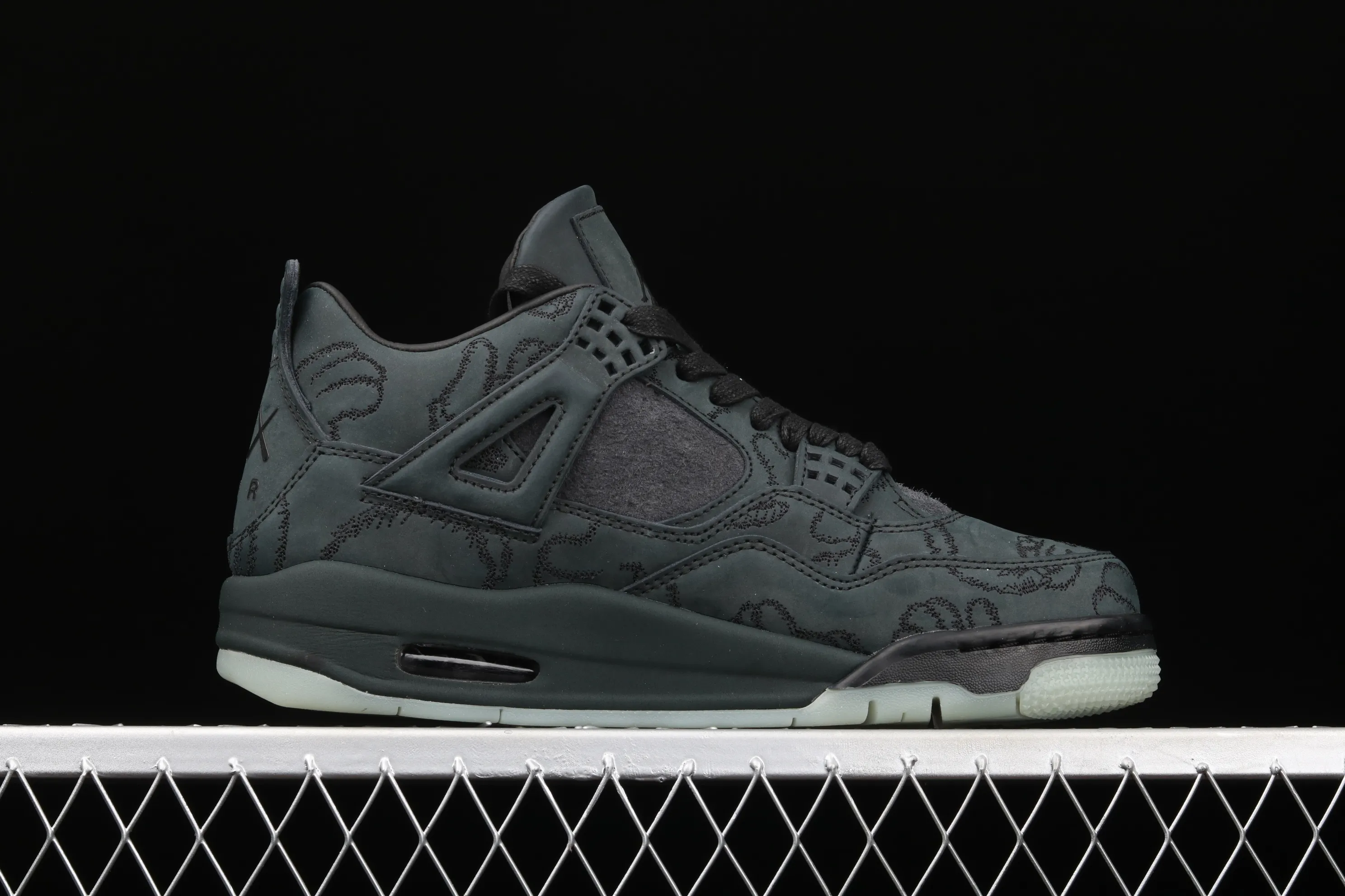 All categories Air Jordan Jordan series basketball shoes Air Jordan 4 Pure original Kaws x Air Jordan 4 Black AJ4 black suede luminous limited edition 930155-001
